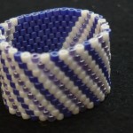 Anello_peyote_viola_diagonali_1