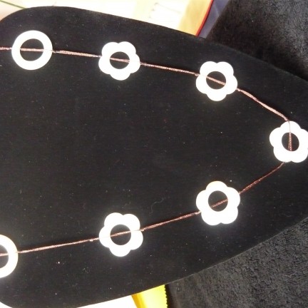 Collana_madreperla_osso_filo_1