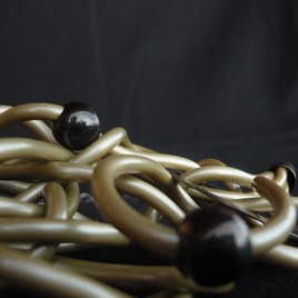 Collana_caucciù_oro_bronzo_4
