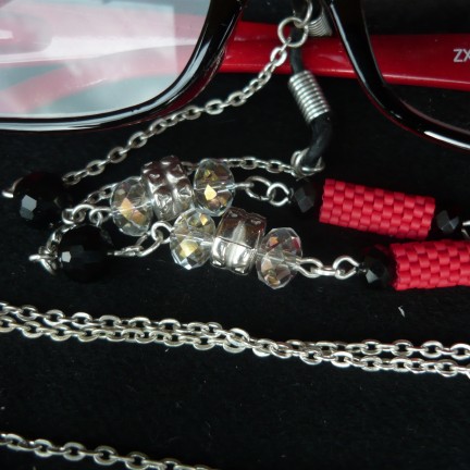 Collana_occhiali_rossa_nera_2