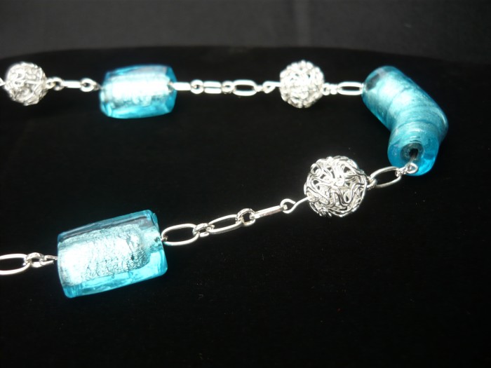 Collana_vetro_siriano_celeste_2