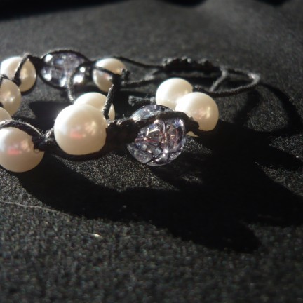 Braccialetto_shamballa_nero_perle_2