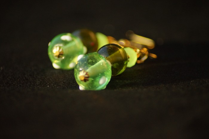 Orecchini lampwork verdi oro 5
