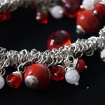 Braccialetto ciondoli rosso 1