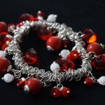 Braccialetto ciondoli rosso 3