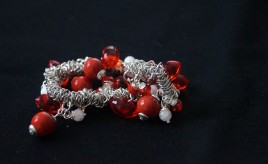 Braccialetto ciondoli rosso 4